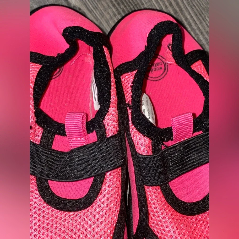 💕 Wonder Nation - Girl’s Black Hot Pink Neon Water Swim Beach Shoes Size 9 10